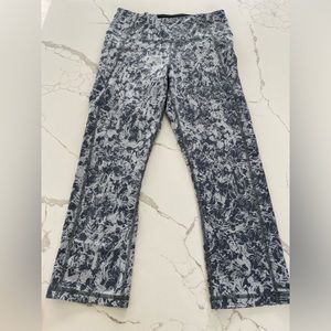 Under Armour Crop pant size Sm